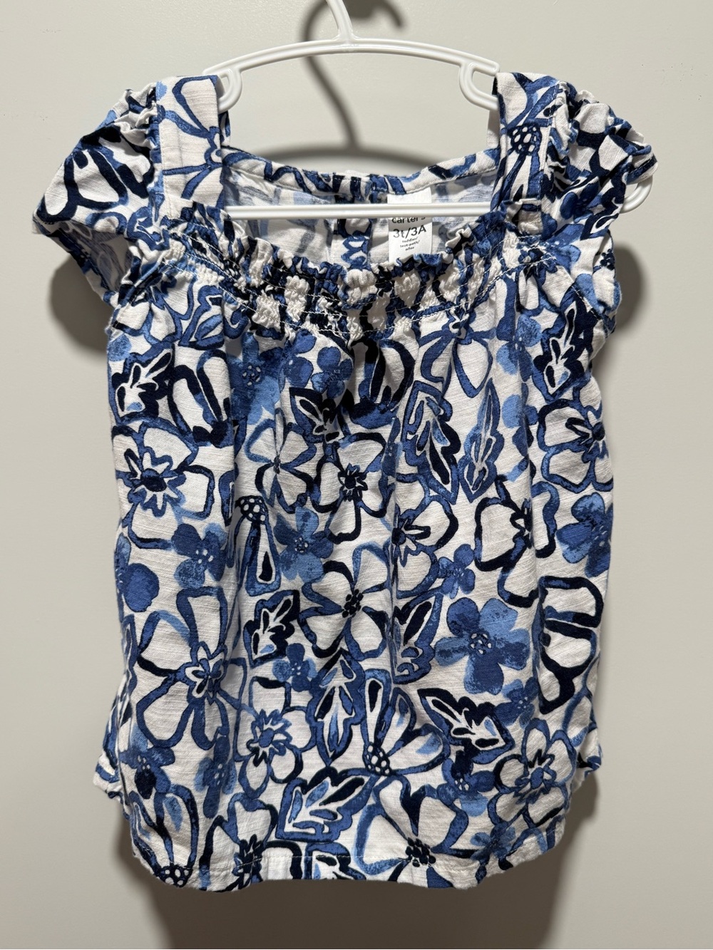 2/$15 🥳 Carters Blue and White floral top